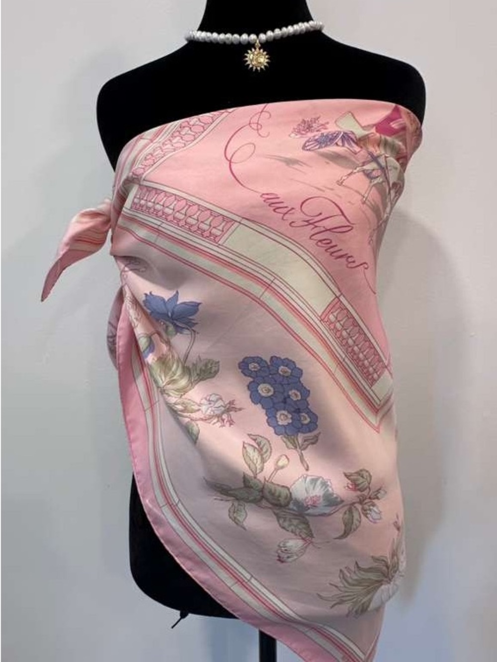 Hermes Silk Scarf Carré 90 Pink Floral Hand Rolled Made in France - Picture 5 of 11